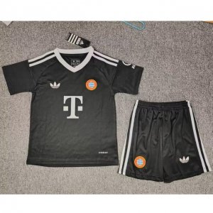 2024-25 Bayern Munich Black Goalkeeper Kids Soccer Kits Shirt With Shorts